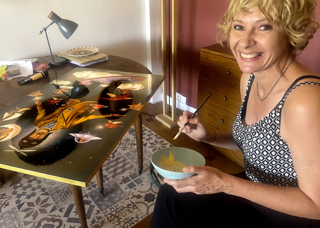 Anouchka Nowa, créatrice de portraits sur commande et tableaux oniriques